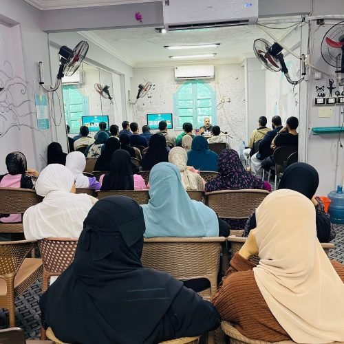 عمرو كامل مكتبة الاستعارة